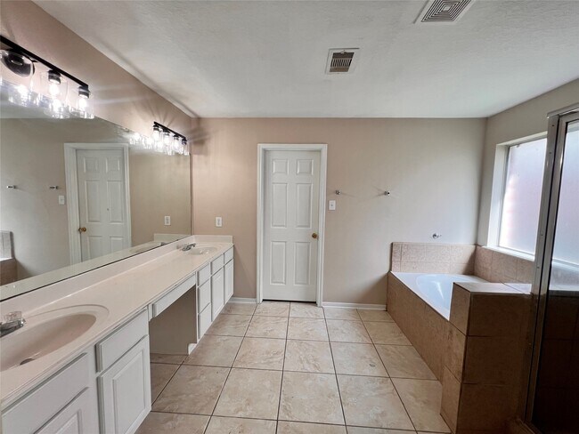 Building Photo - 4815 Wilderness Glen Ct