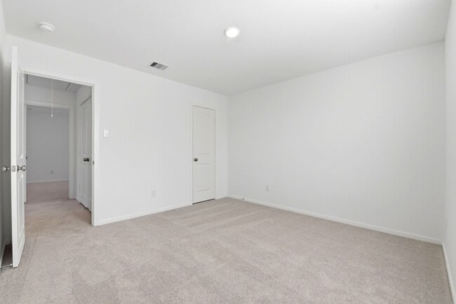 Building Photo - 629 Craven St