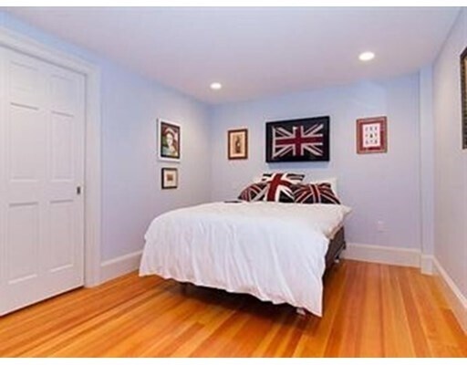 Building Photo - 14 Chestnut St