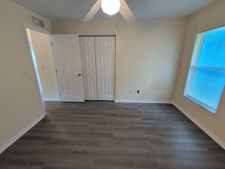 Building Photo - 8885 N Gilovu Dr