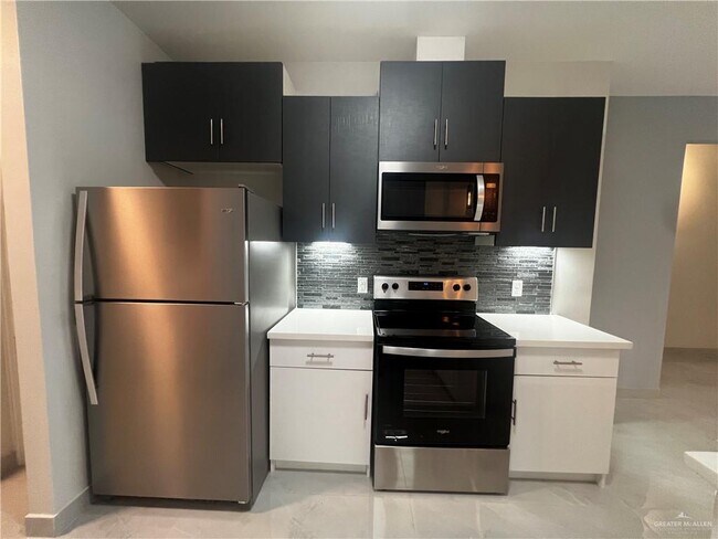 Building Photo - 18 Jackson N Rd