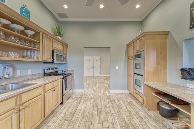 Building Photo - 840 Audubon Dr
