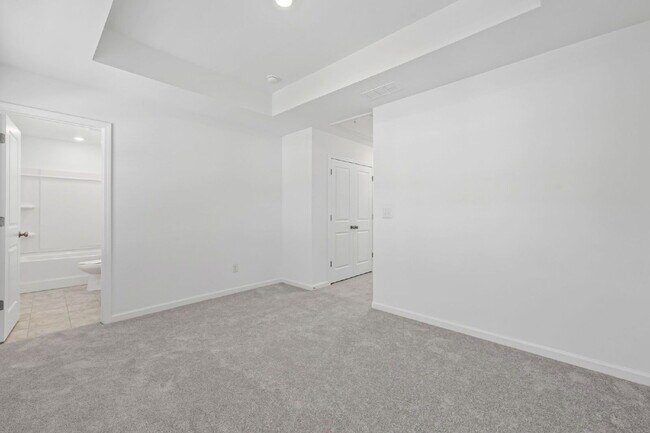 Building Photo - 2730 Harrison Dr