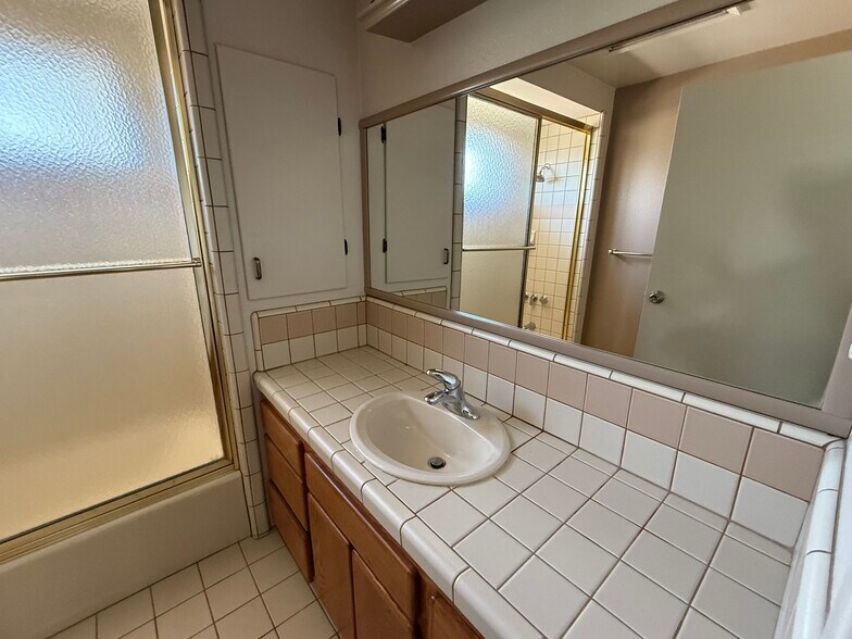 Building Photo - 280 S Craig Ave