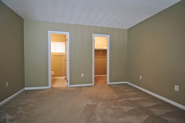 Building Photo - 1 Bedroom, 1.5 Bathroom at Timberlake Cond...