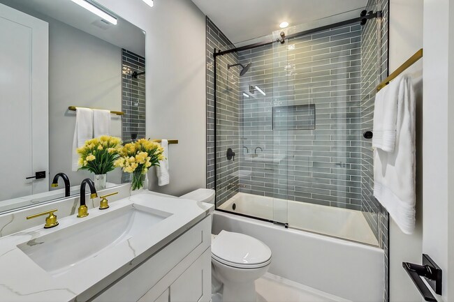 Building Photo - 2818 W Fletcher St