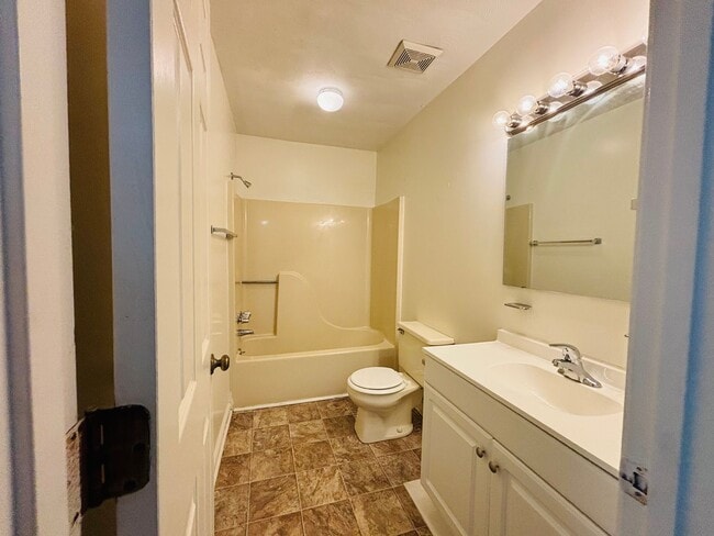 Building Photo - 850 Patrick Henry Dr