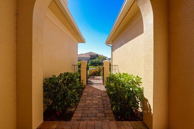 Building Photo - 9051 SW Pepoli Way