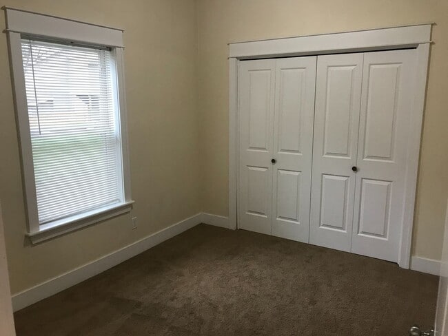 Building Photo - 4 Bedroom, 2 Bath Home available July 2025...