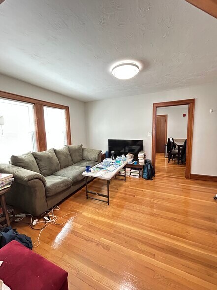 Building Photo - 46 Dimmock St
