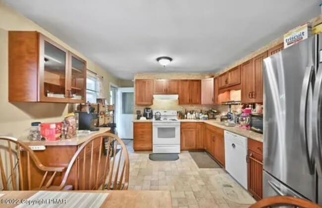 Building Photo - 400 Hemlock Dr