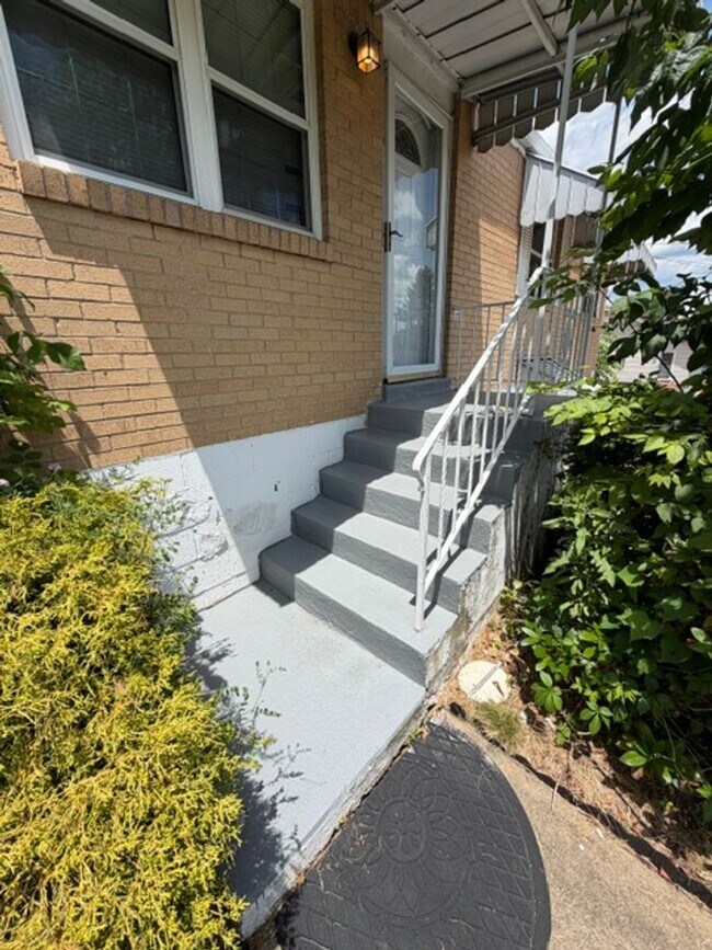 Building Photo - 3 Bedroom/1.5 Bath Home for RENT in 15235