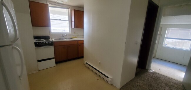 Building Photo - 1/2 off first month! 6bd/2bath House