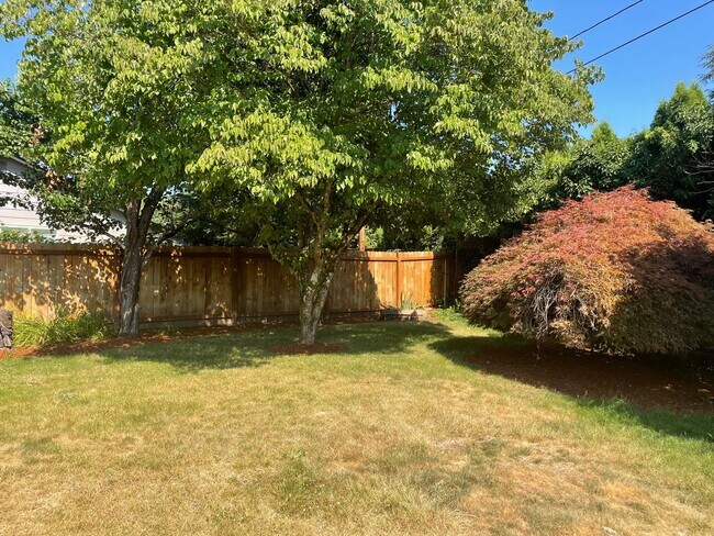 Building Photo - 5005 Eureka Way