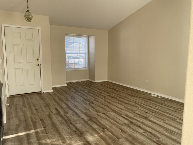 Livingroom facing entry - 7345 Parkplace Dr NE