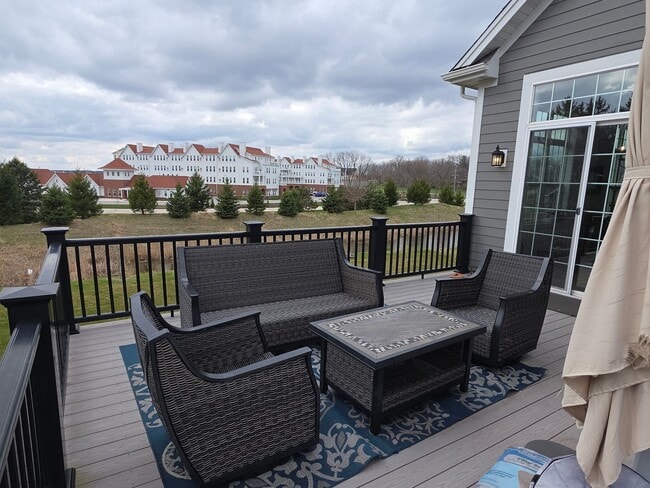 Building Photo - 5 bedroom Pewaukee home in Broken Hill