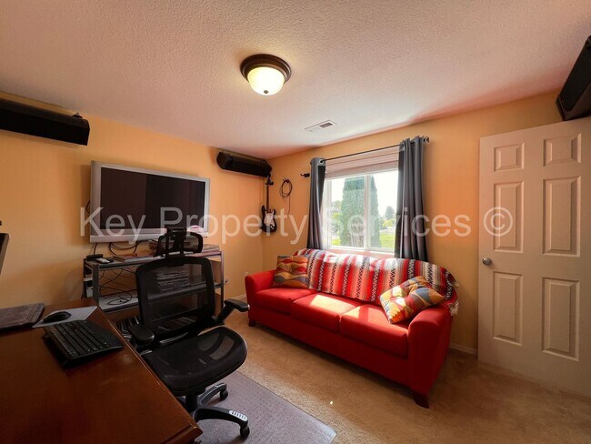 Building Photo - MOVE IN SPECIAL! HALF OFF! Spacious Felida...