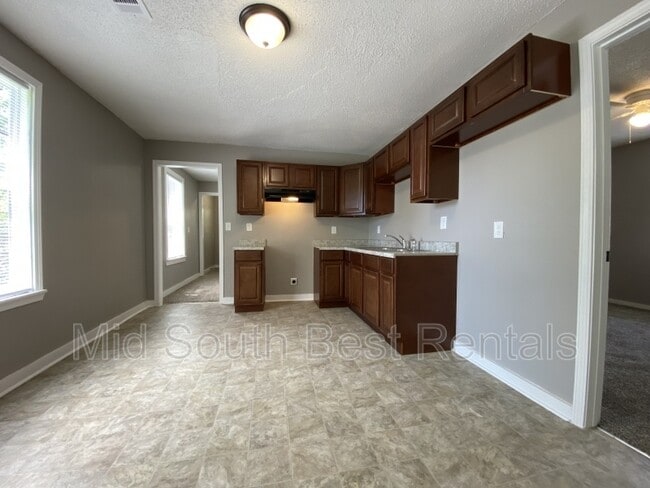 Building Photo - 1575 Rayburn St