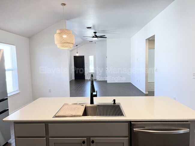 Building Photo - 4613 Crystal Hill Dr