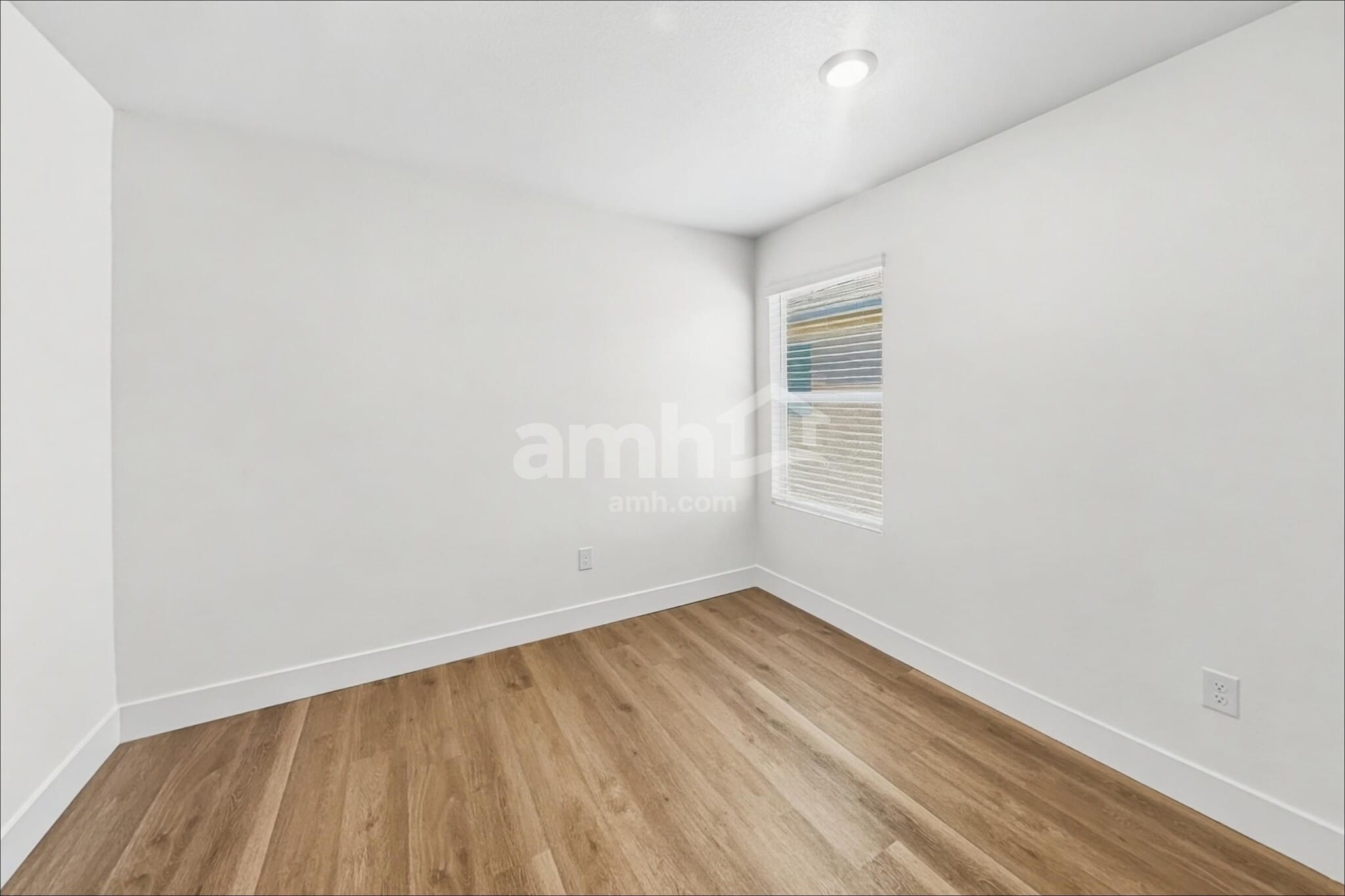 Building Photo - 9579 Marchmont Rd