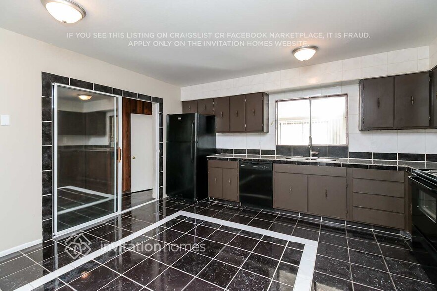 Building Photo - 6910 W Rancho Dr