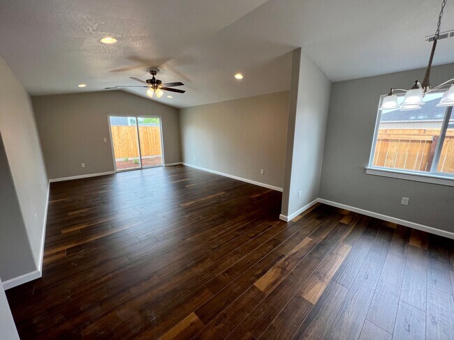 Building Photo - 2827 Orrin Dr