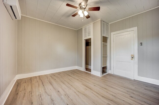 Building Photo - Freshly Updated 3 Bedroom House