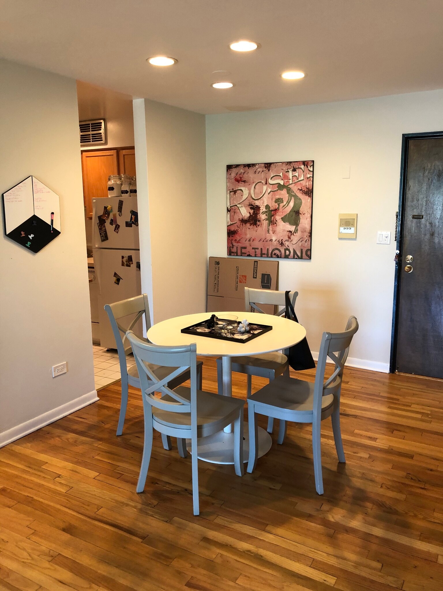 Dining Area - 1750 N Mohawk St