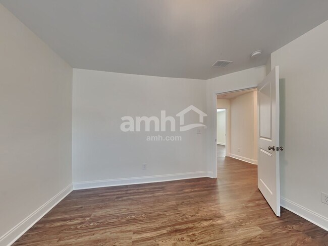 Building Photo - 320 Azore Way