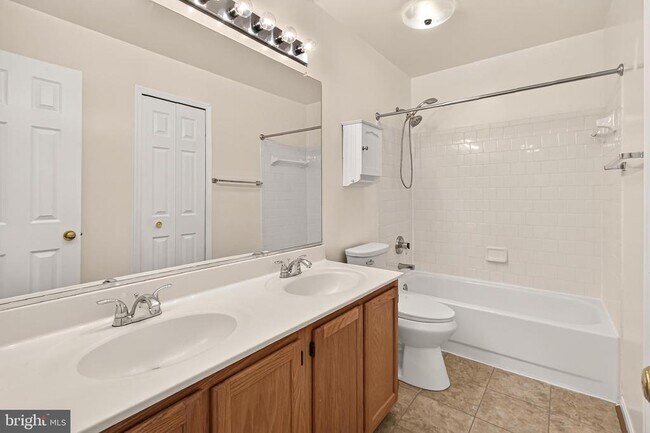 Building Photo - 14637 Stream Pond Dr