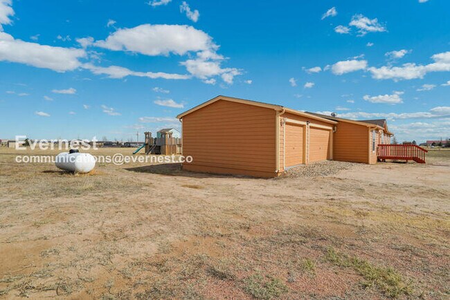 Building Photo - 1385 Antelope Dr