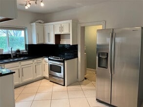 Building Photo - 5495 SW 68th Ave