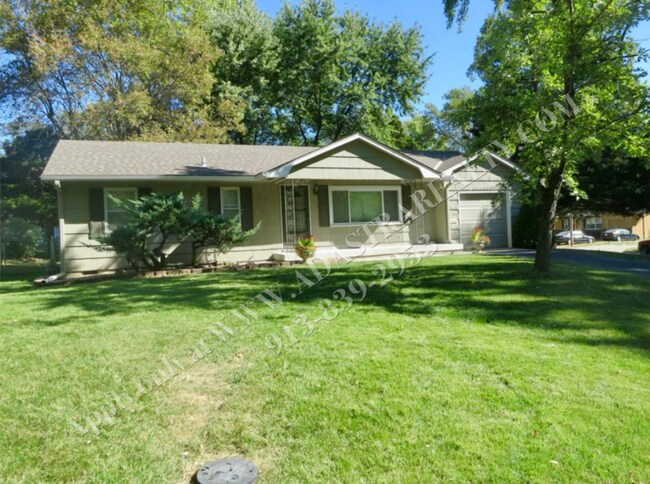 Primary Photo - Beautiful 3 Bed/1 Bath Home in KCMO-Availa...