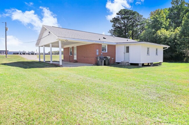 Building Photo - Spacious BRICK RANCH on large lot *GREAT G...