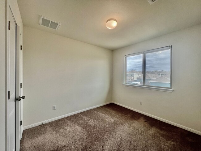 Building Photo - Blanco Vista Charmer