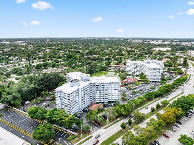 Building Photo - 1300 NE Miami Gardens Dr