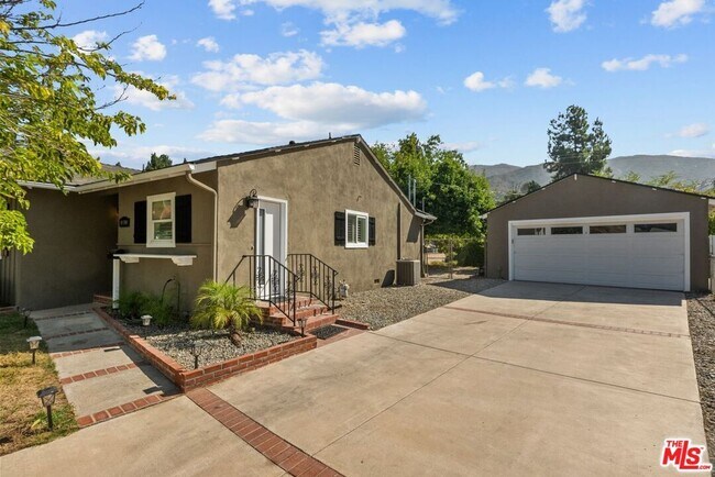 Building Photo - 10780 Deliban Ave