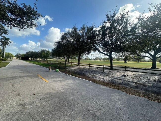 Building Photo - 1830 Maravilla Ave