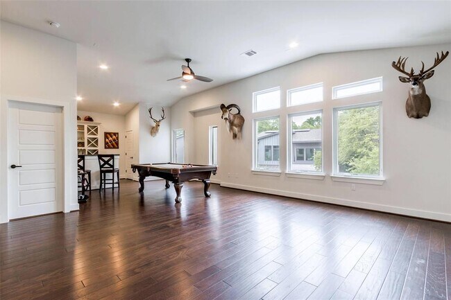 Building Photo - 2807 Del Curto Rd