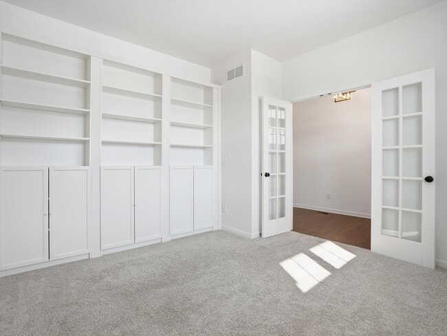 Building Photo - 6246 Hawthorne Ave