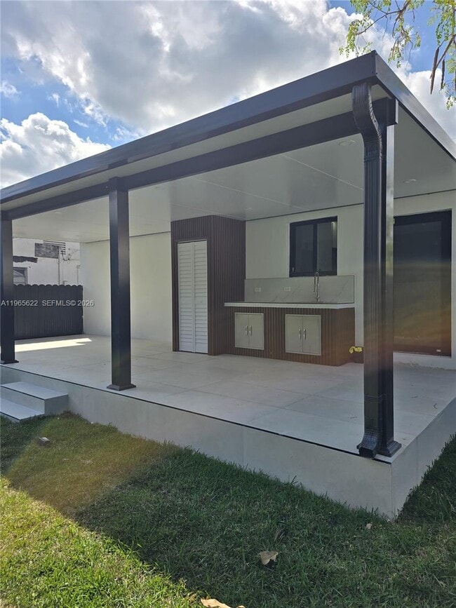 Building Photo - 2923 NW 16th Ave