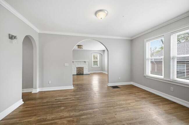 Building Photo - Sylvan Park Charm