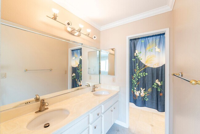 Building Photo - Mathews Avenue