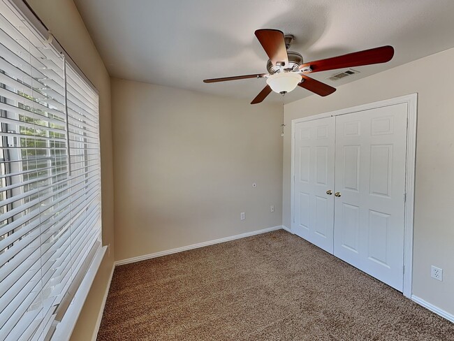 Building Photo - FREE MONTHS RENT WITH MOVE IN BEFORE END O...