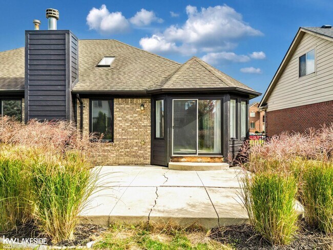 Building Photo - 45431 Pentwater Dr