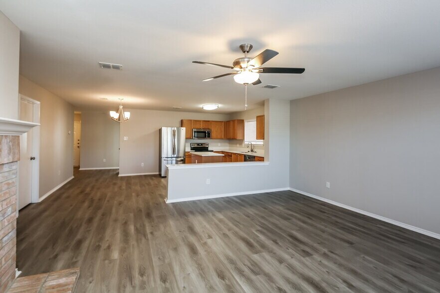 Building Photo - 2217 Midbury Dr