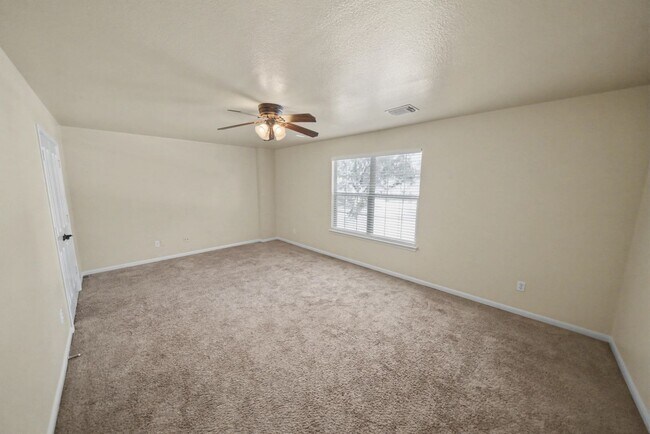 Building Photo - Beautiful 5-Bedroom Home in Schertz - Realtor Commission: $750