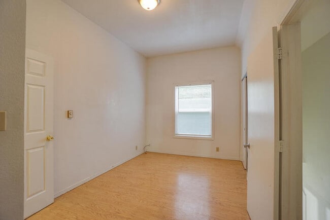 Building Photo - COUNTRY LIVING JUST OUTSIDE Of washougal