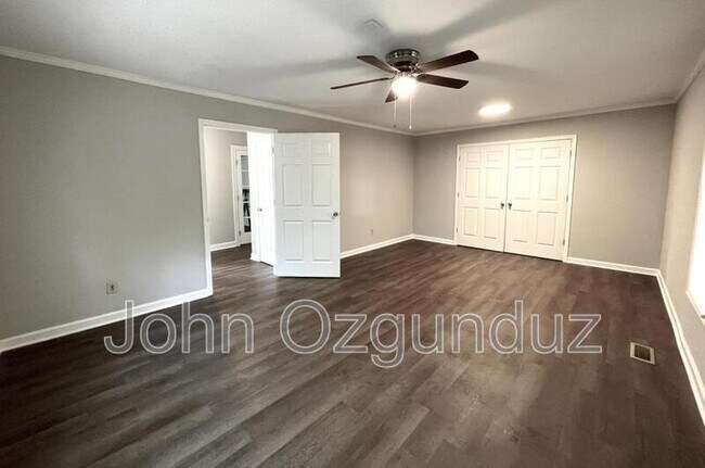 Building Photo - 5108 Sinclair Dr