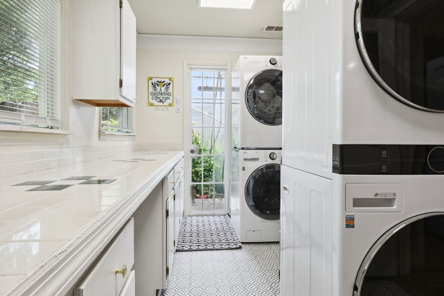 Building Photo - 1616 Skidaway Rd